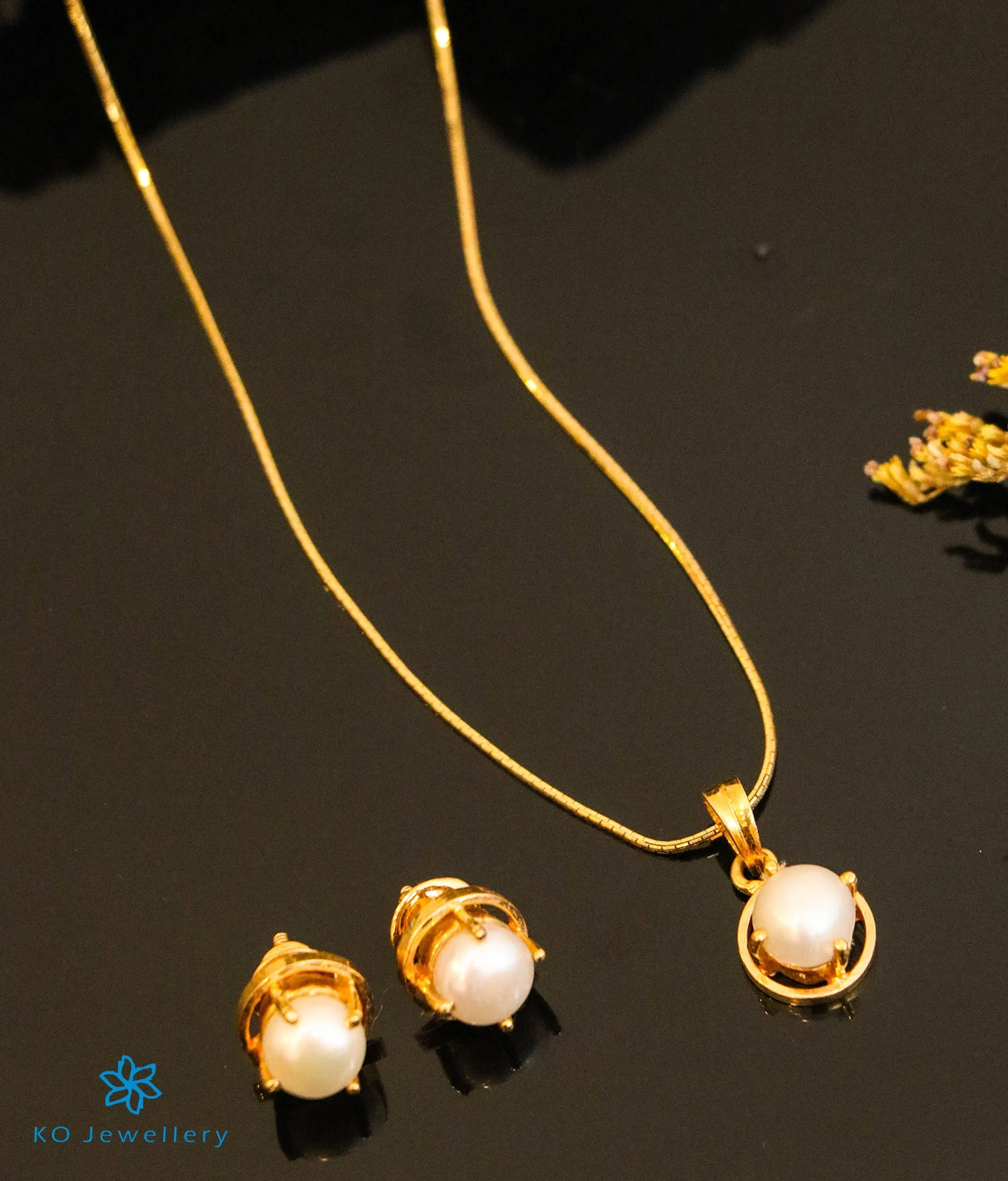 The Classic Pearl Pendant , Earstuds & Ring in 22 KT Gold