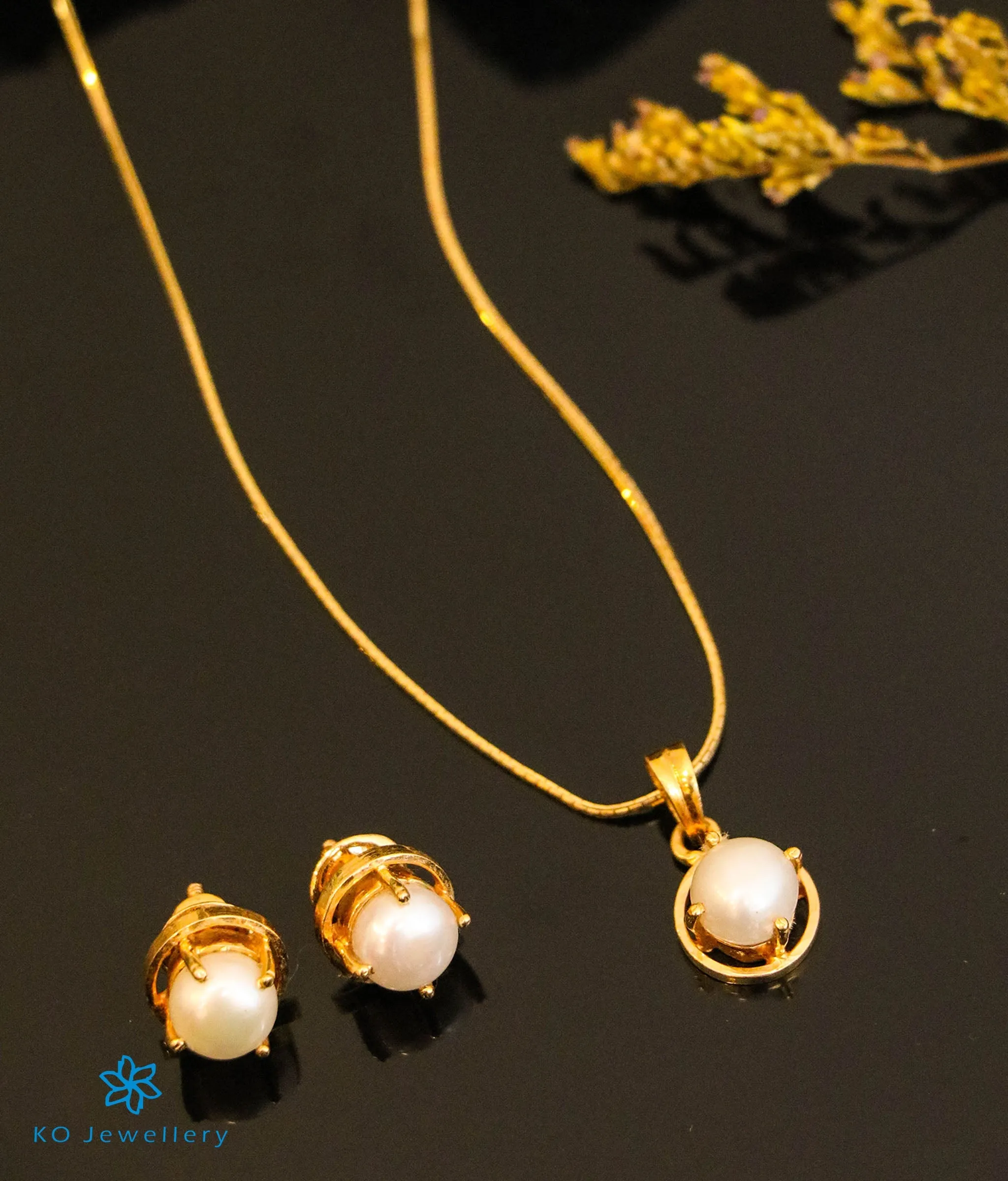 The Classic Pearl Pendant , Earstuds & Ring in 22 KT Gold